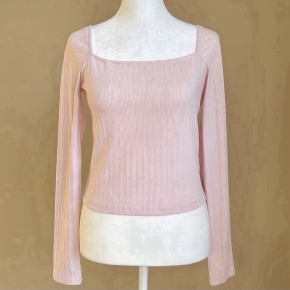 Forever 21 Cropped Long sleeve Top. Pink cotton blend. Ribbed material.  Size L